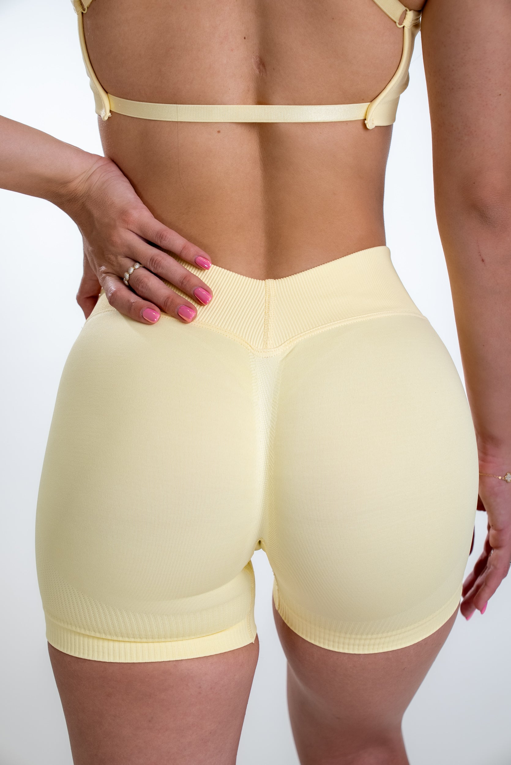 DEFINE V-BACK SCRUNCH ŠORTKY