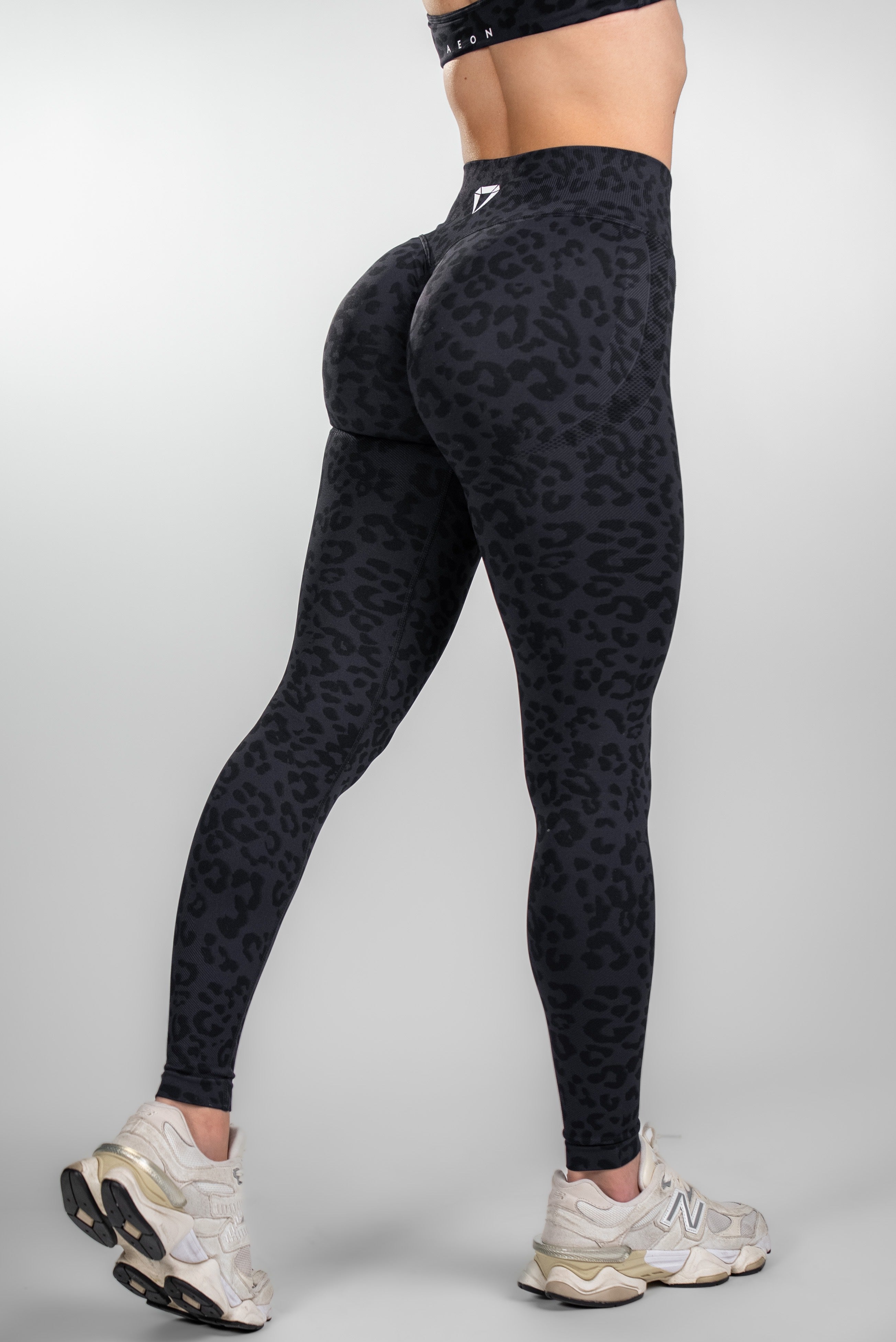 MOTION SADA V2 - MIDNIGHT BLACK LEO (3-KUSY)