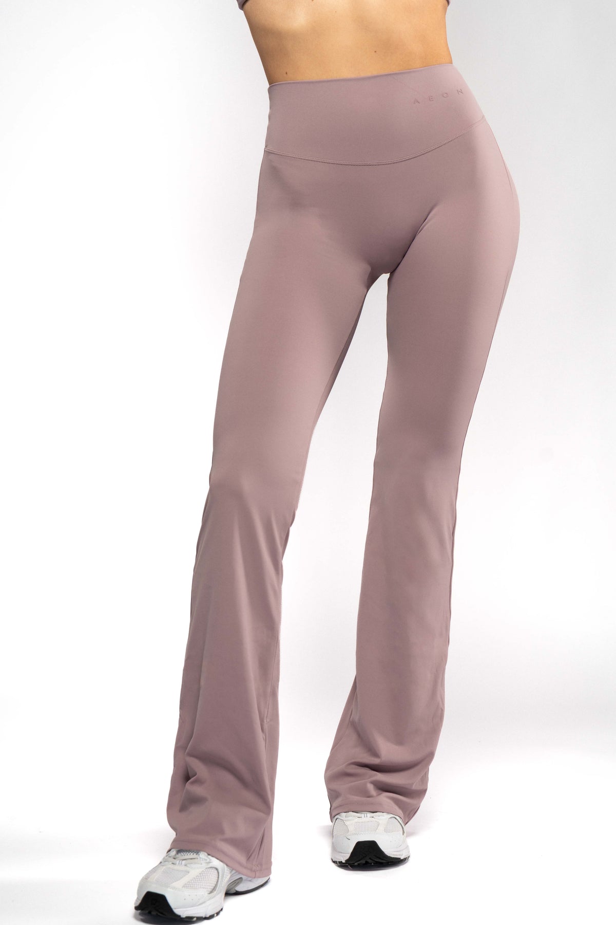 SECOND SKIN V-BACK SCRUNCH FLARED LEGÍNY