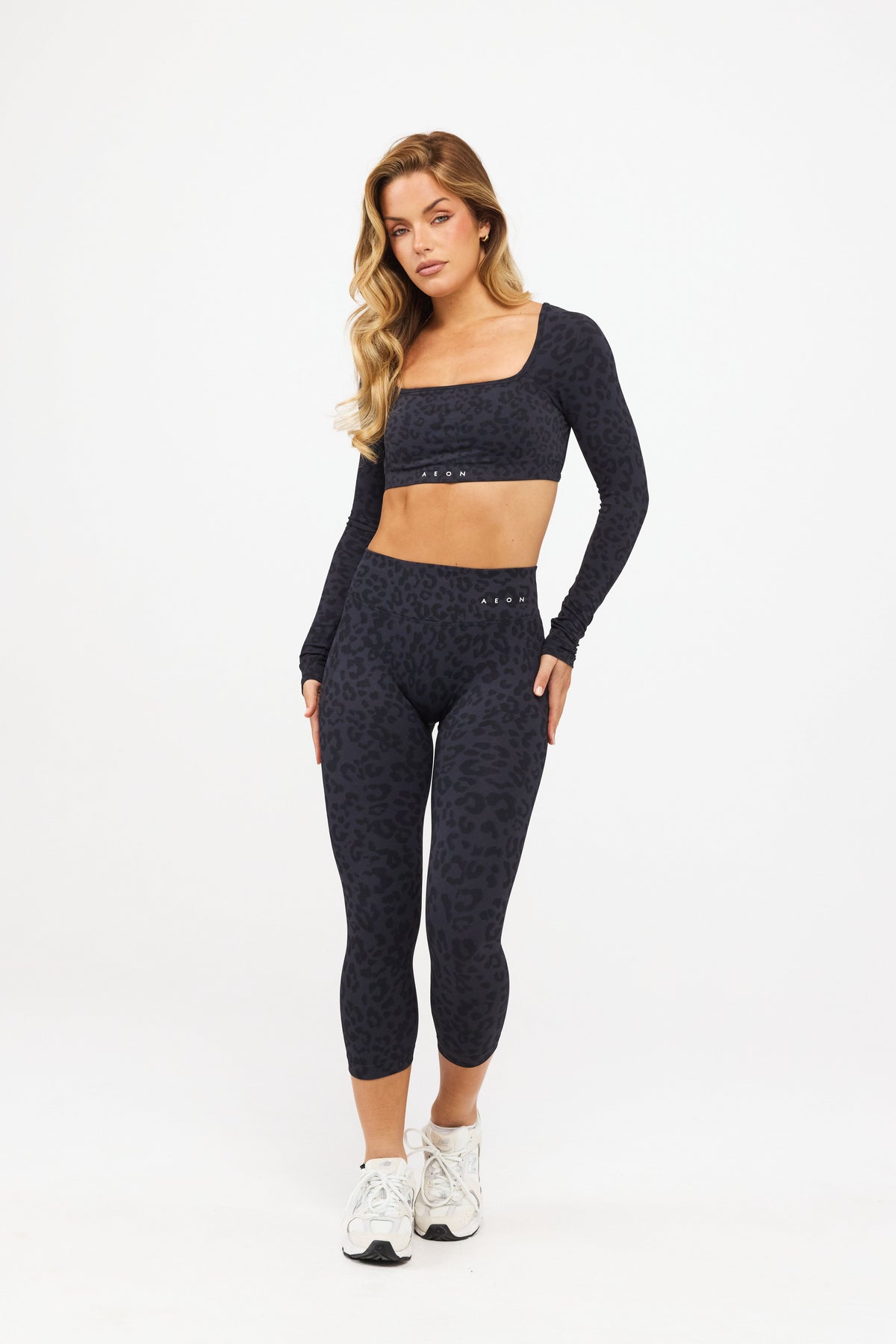 MOTION LEO CROP TOP S DLOUHÝMI RUKÁVY V2