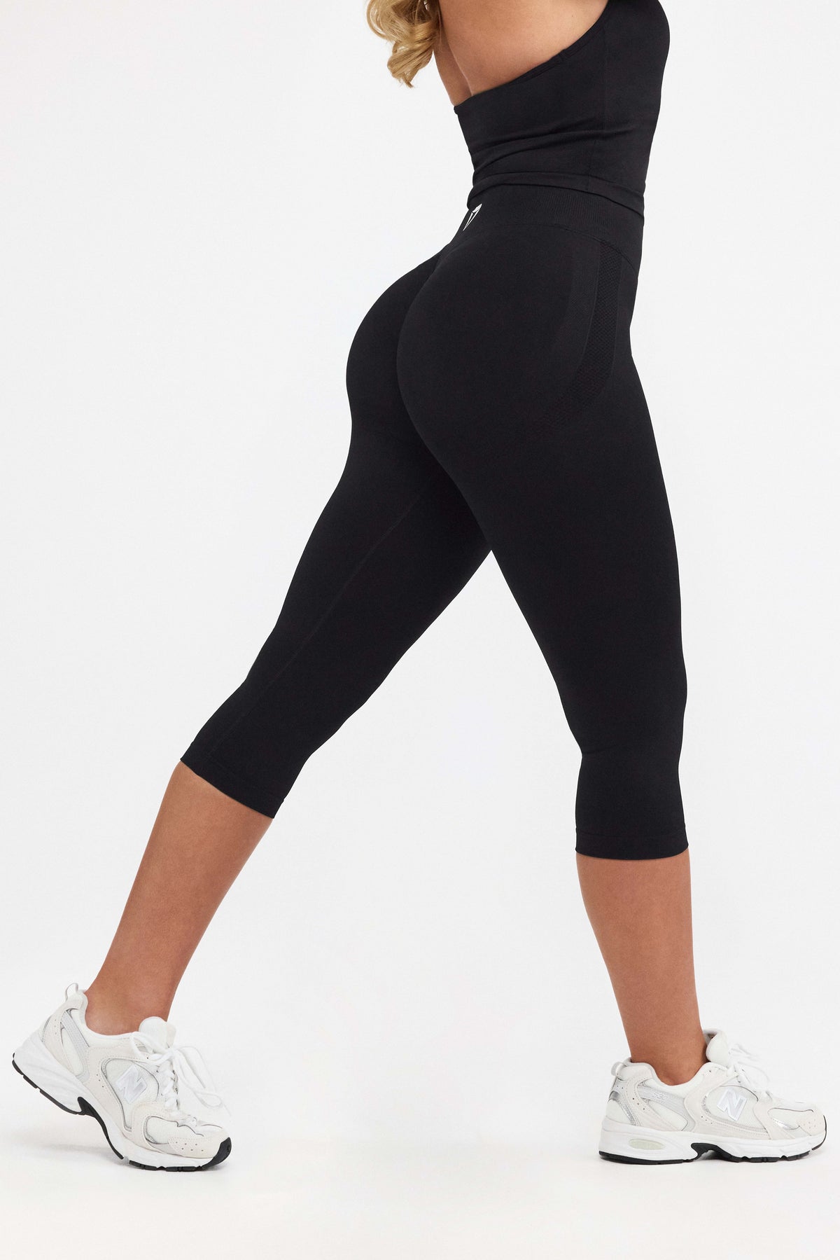 MOTION MID WAIST SCRUNCH CAPRI LEGÍNY V2