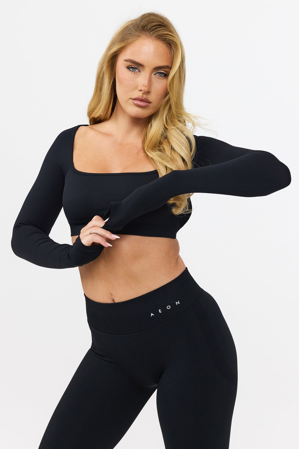 MOTION CROP TOP S DLOUHÝMI RUKÁVY V2