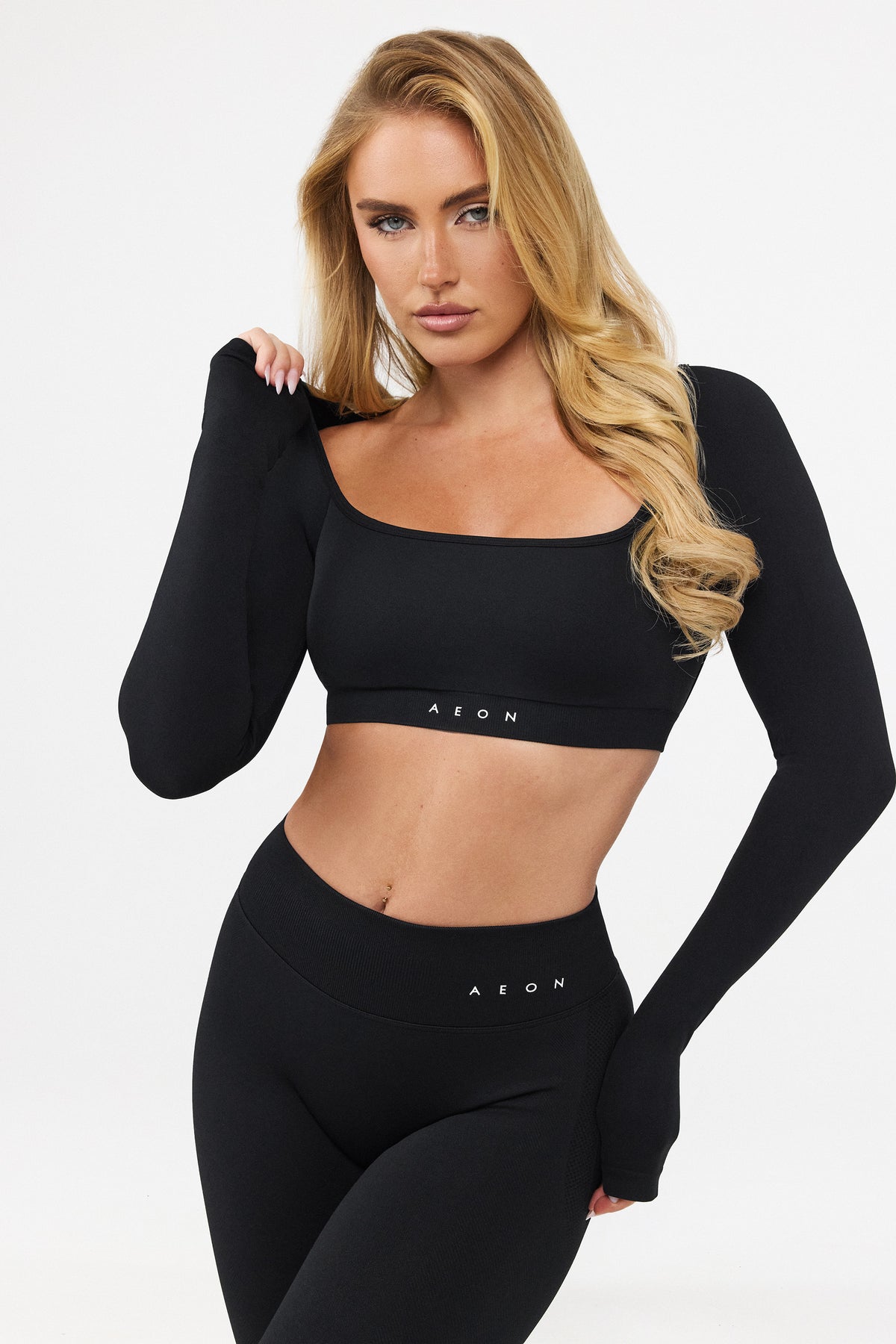 MOTION CROP TOP S DLOUHÝMI RUKÁVY V2