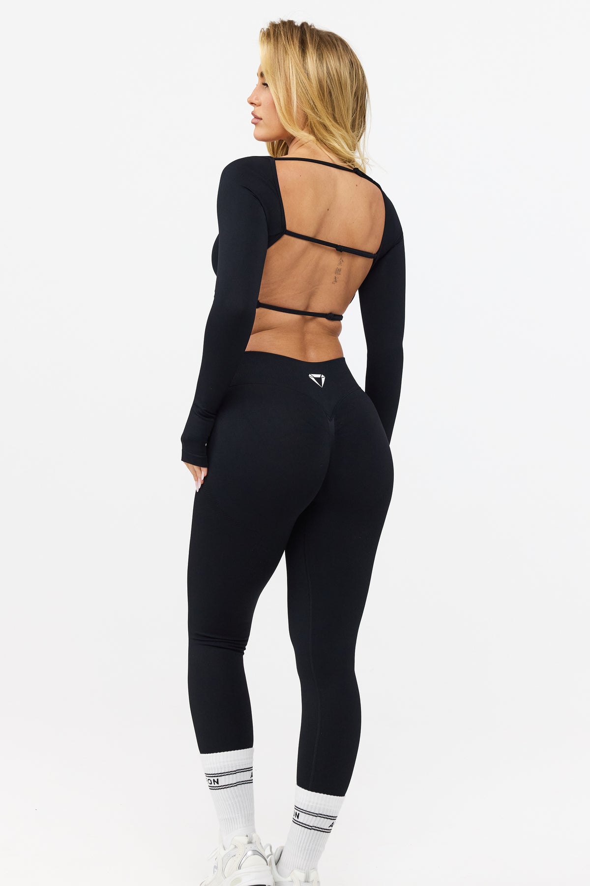 MOTION CROP TOP S DLOUHÝMI RUKÁVY V2