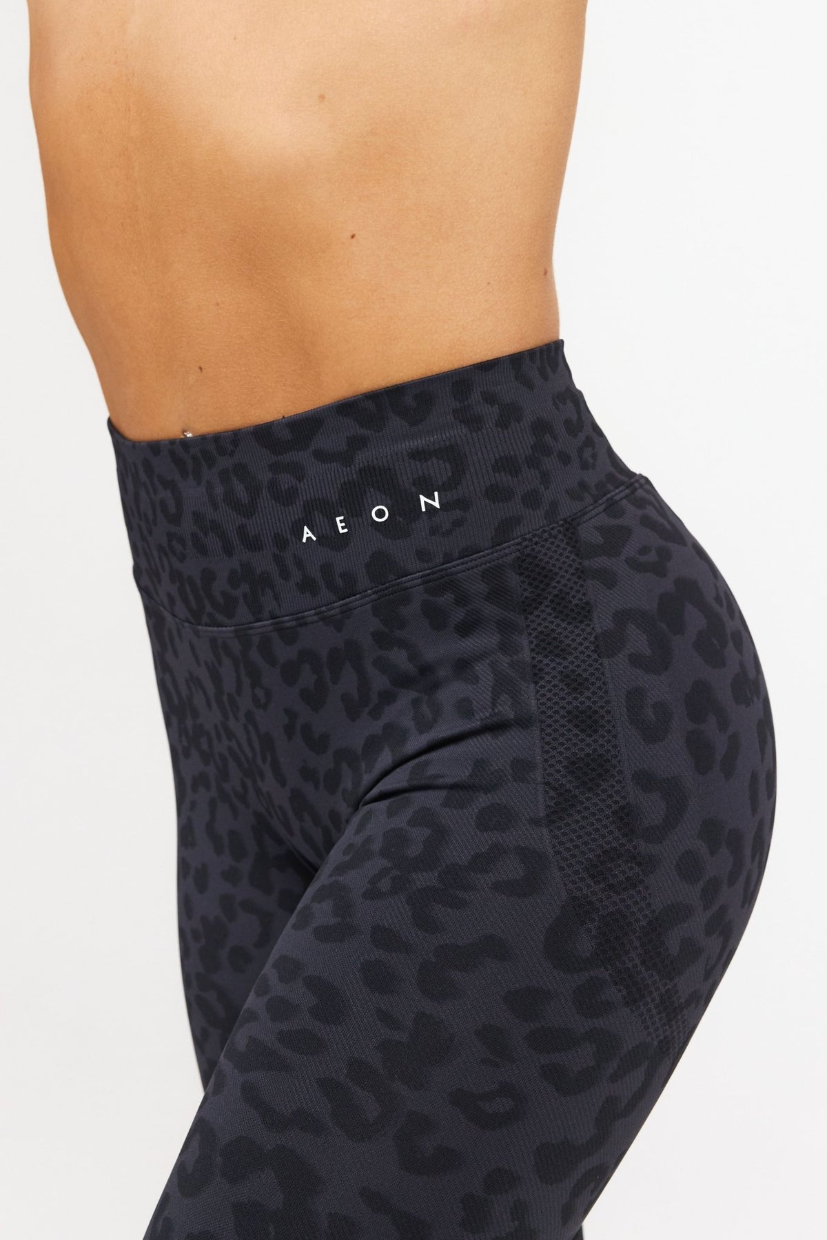 MOTION LEO MID WAIST SCRUNCH CAPRI LEGÍNY V2
