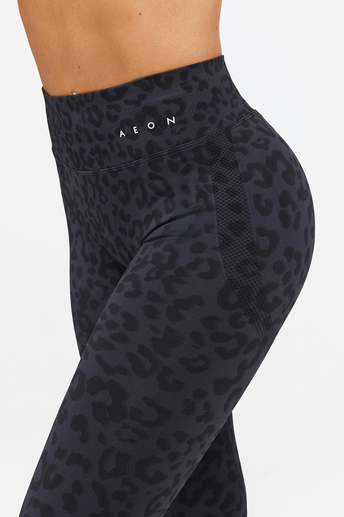 MOTION LEO MID WAIST SCRUNCH CAPRI LEGGINGS V2 - Aeon Athletics
