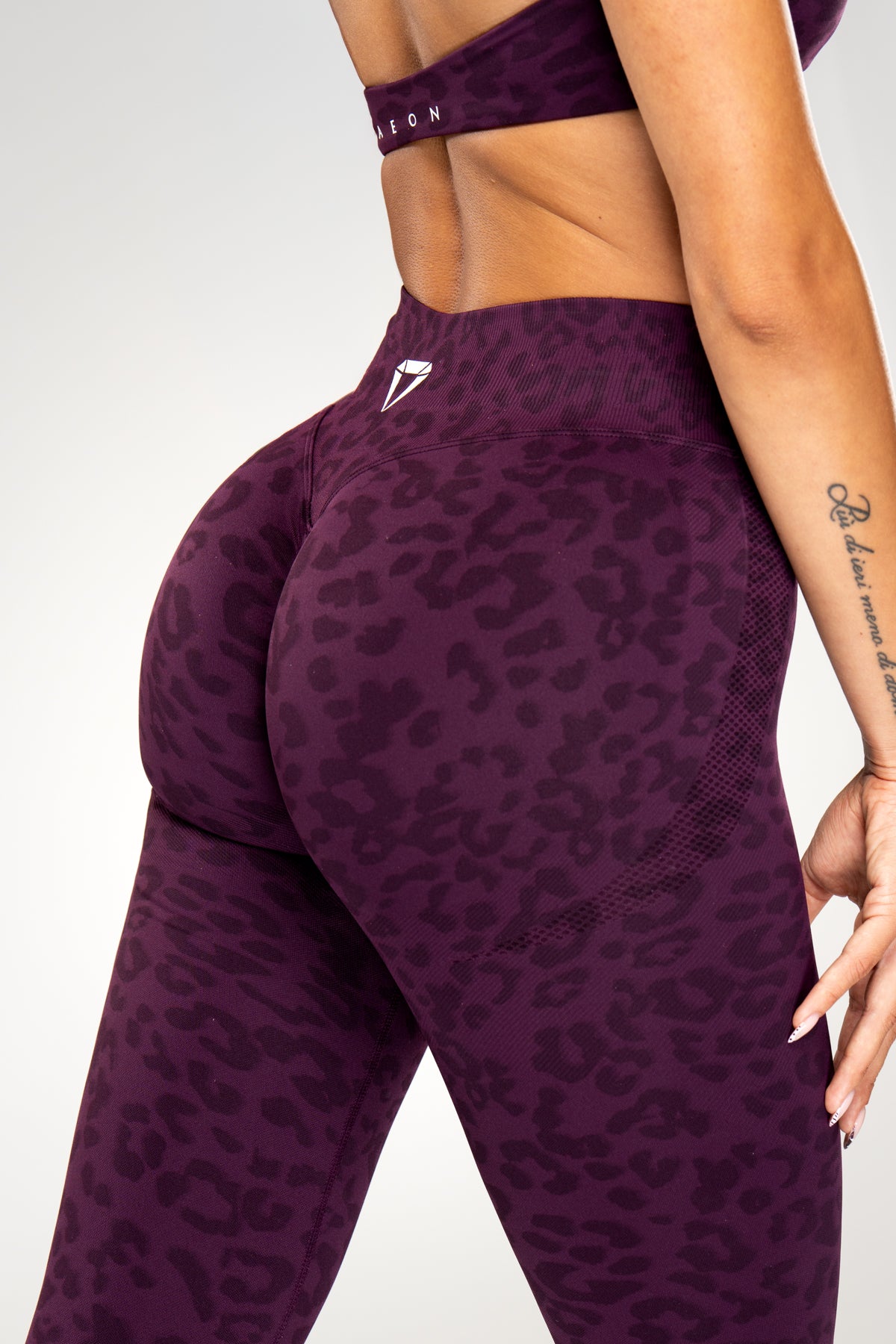 MOTION LEO MID WAIST SCRUNCH LEGÍNY V2