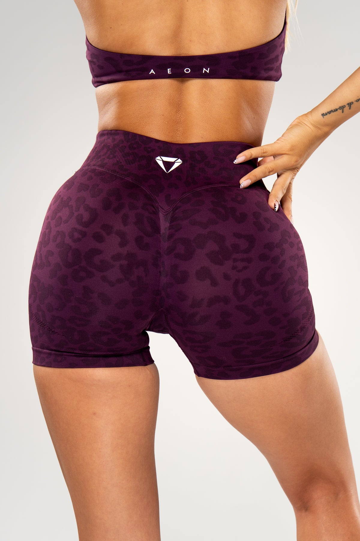 MOTION LEO MID WAIST SCRUNCH ŠORTKY V2