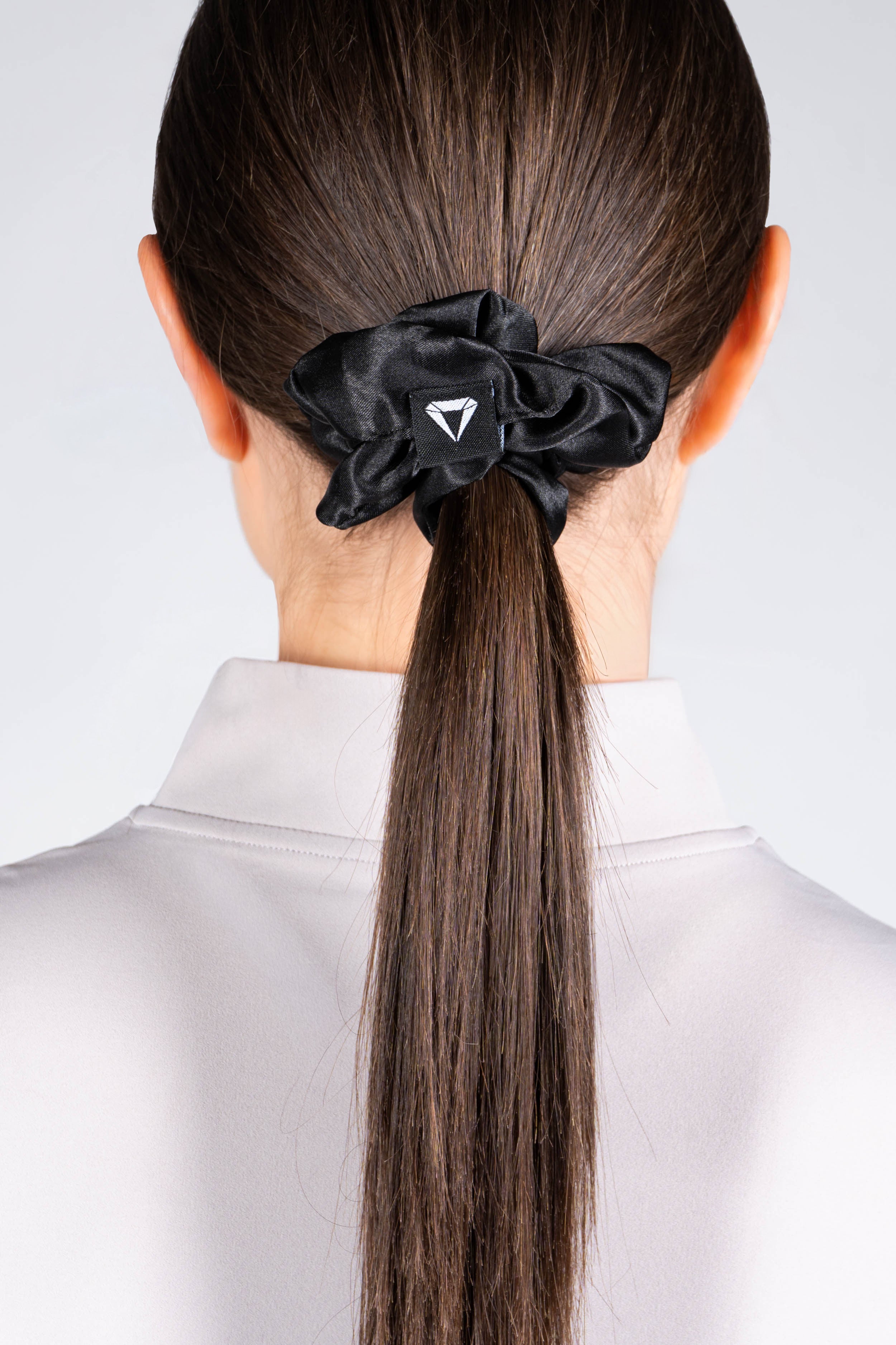 ESSENTIALS SCRUNCHIE - BLACK (2-KUSY)