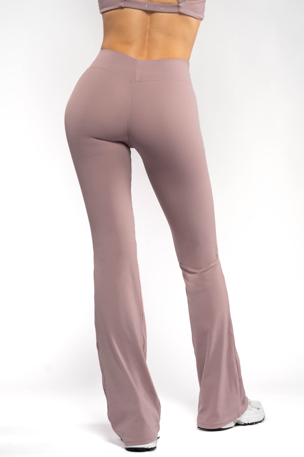 SECOND SKIN V-BACK SCRUNCH FLARED LEGÍNY