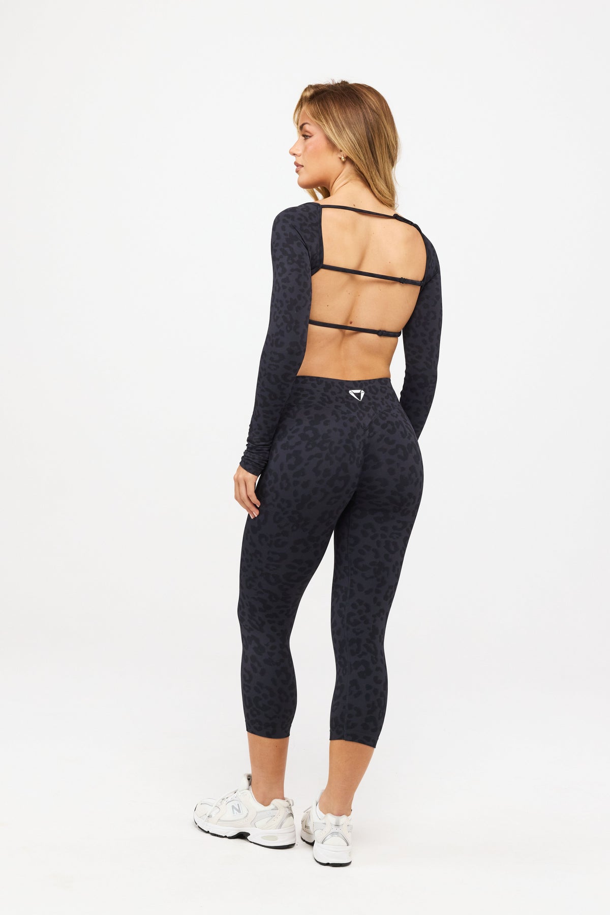 MOTION LEO CROP TOP S DLOUHÝMI RUKÁVY V2