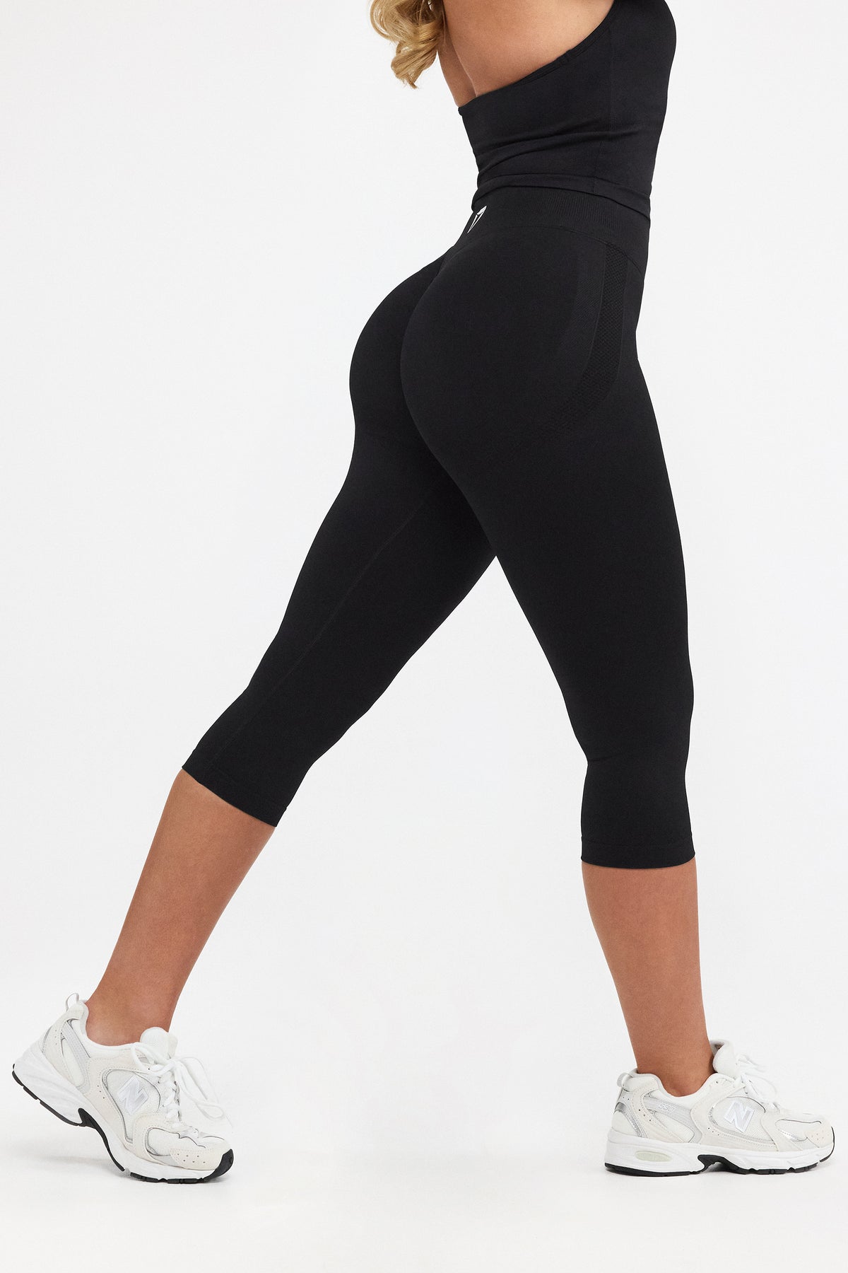 MOTION MID WAIST SCRUNCH CAPRI LEGÍNY V2