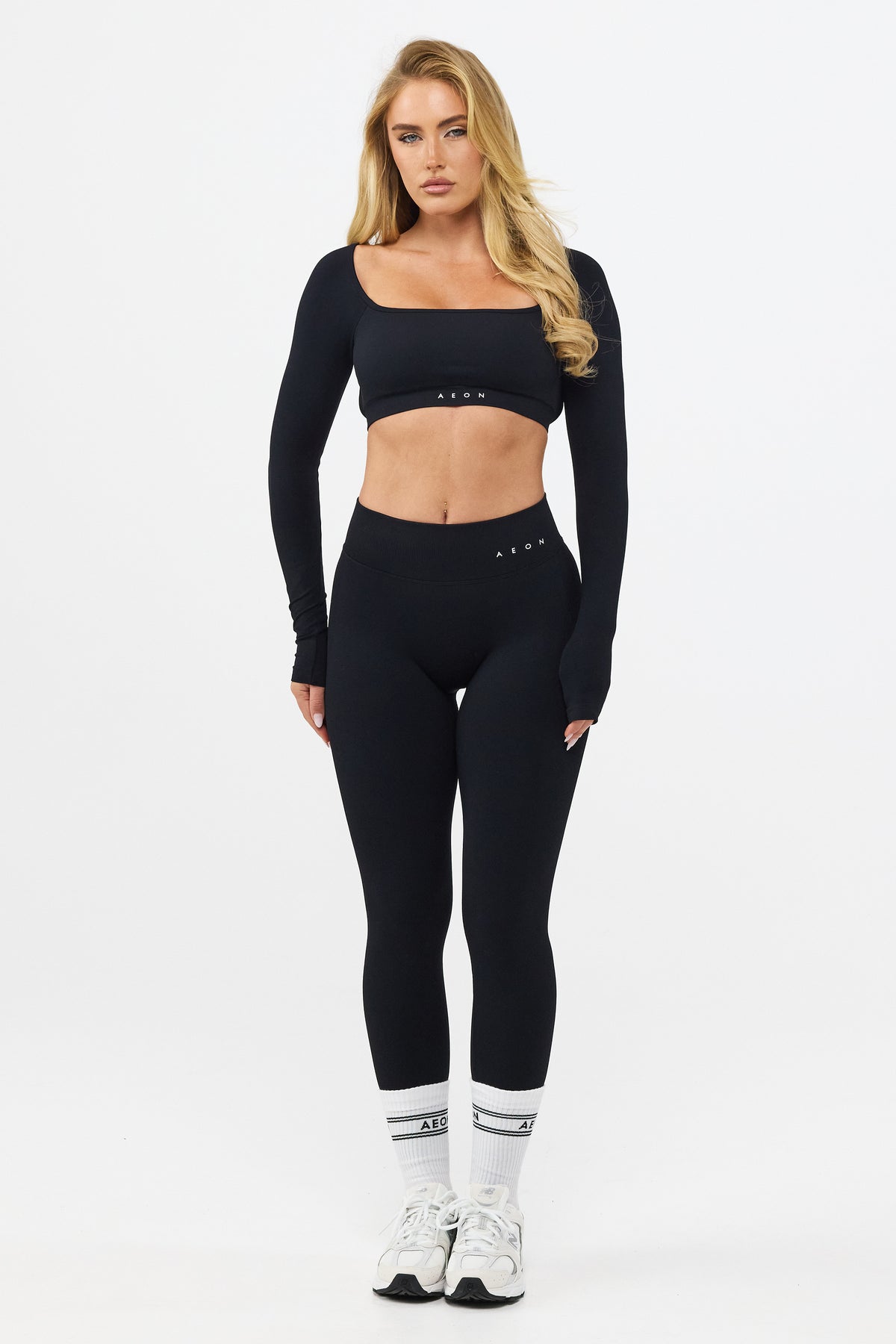 MOTION CROP TOP S DLOUHÝMI RUKÁVY V2