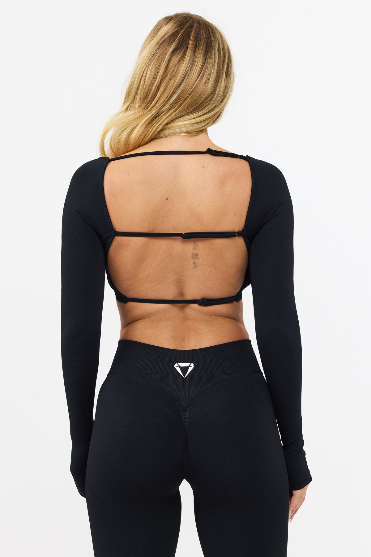 MOTION CROP TOP S DLOUHÝMI RUKÁVY V2