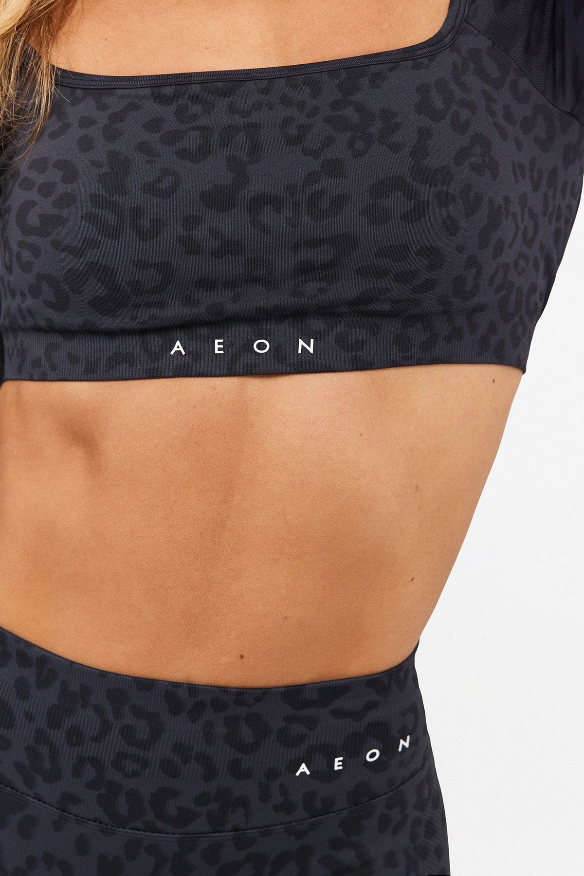 MOTION LEO LONG SLEEVE CROP TOP V2 - Aeon Athletics