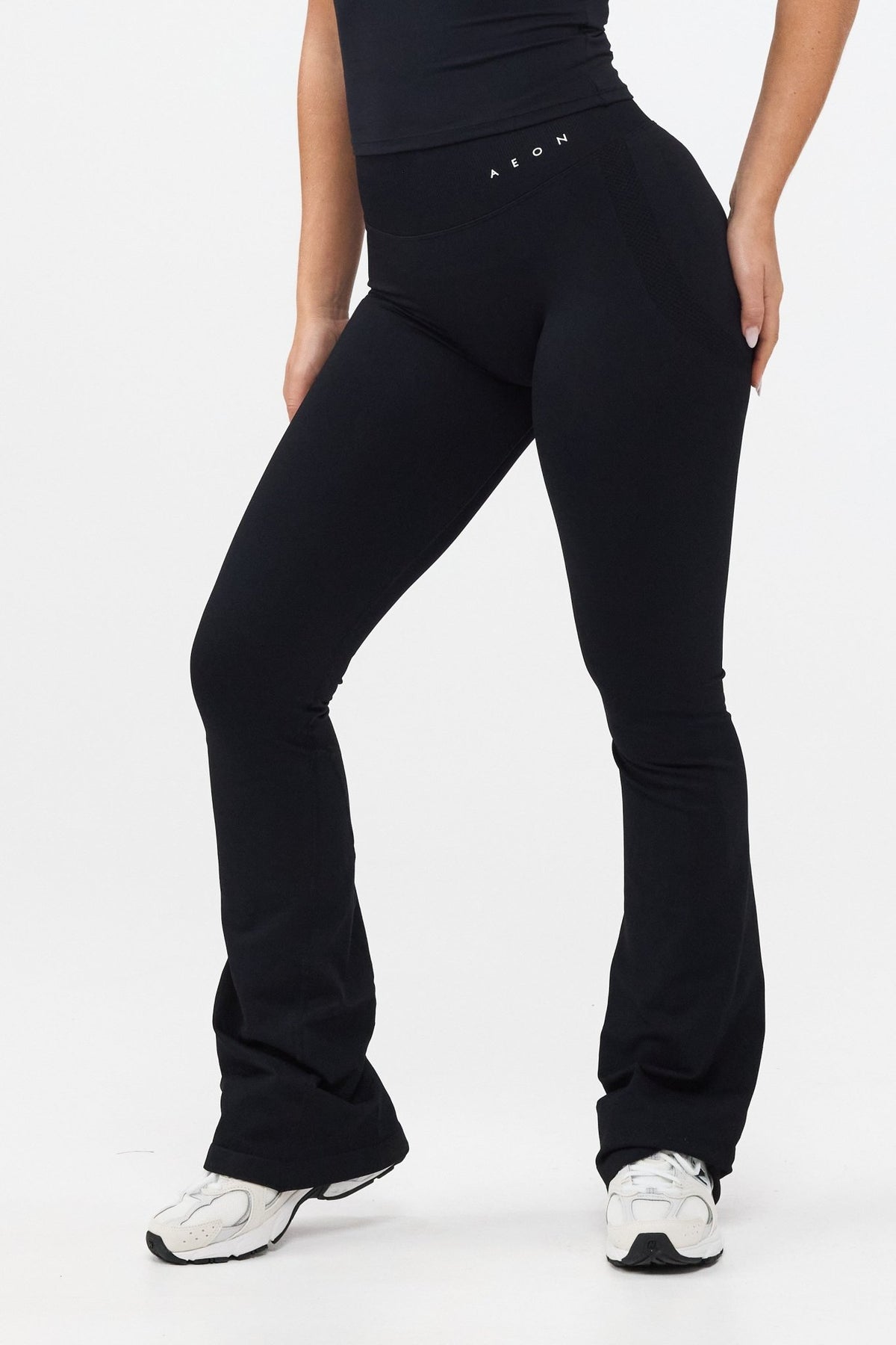 MOTION MID WAIST SCRUNCH FLARED LEGGINGS V2 - Aeon Athletics