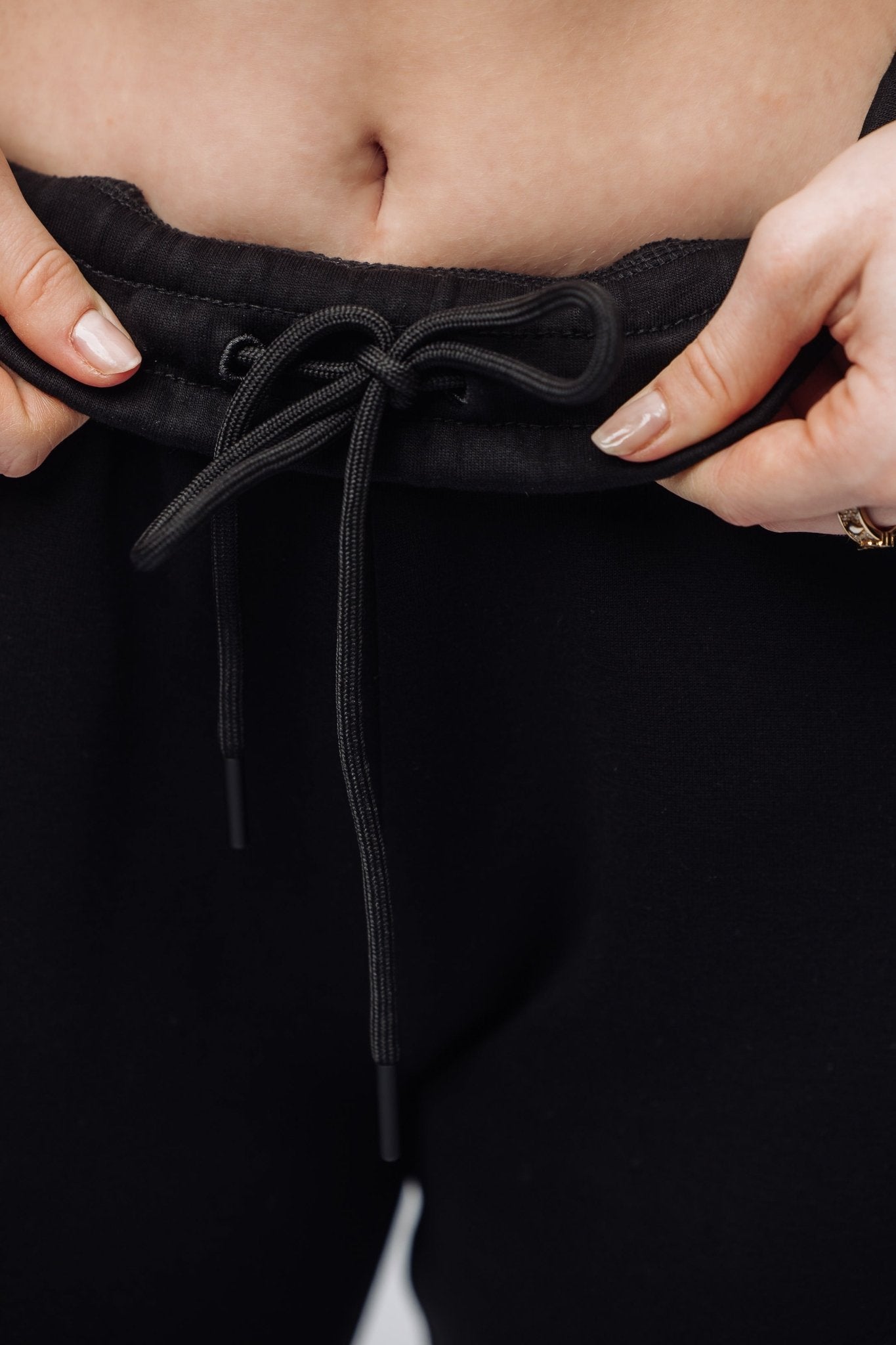 TECHPRO WOMENS TRACKSUIT BUNDLE - BLACK (2 - PIECE) - Aeon Athletics